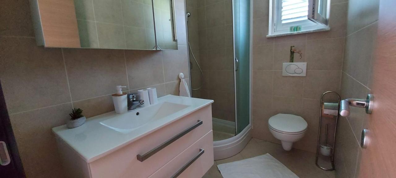 Apartmani Tomislav คิร์ก ภายนอก รูปภาพ