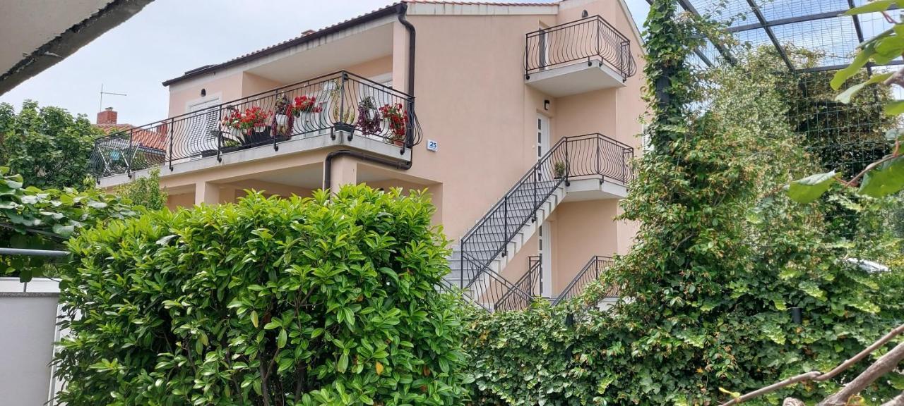 Apartmani Tomislav คิร์ก ภายนอก รูปภาพ