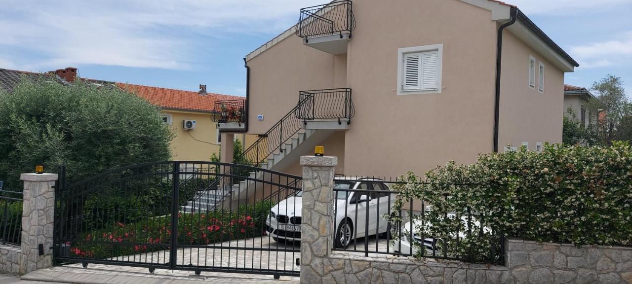 Apartmani Tomislav คิร์ก ภายนอก รูปภาพ