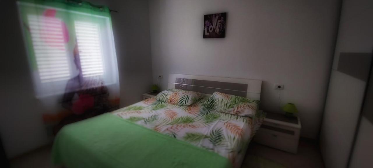 Apartmani Tomislav คิร์ก ภายนอก รูปภาพ