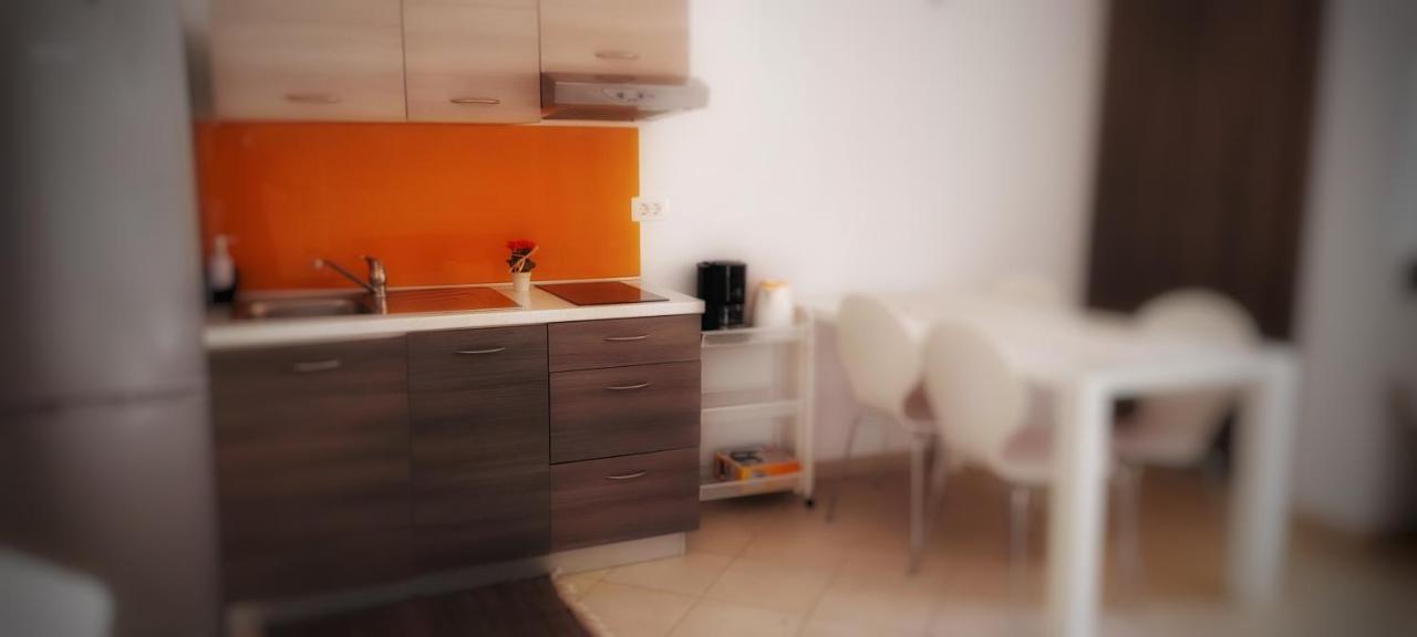 Apartmani Tomislav คิร์ก ภายนอก รูปภาพ
