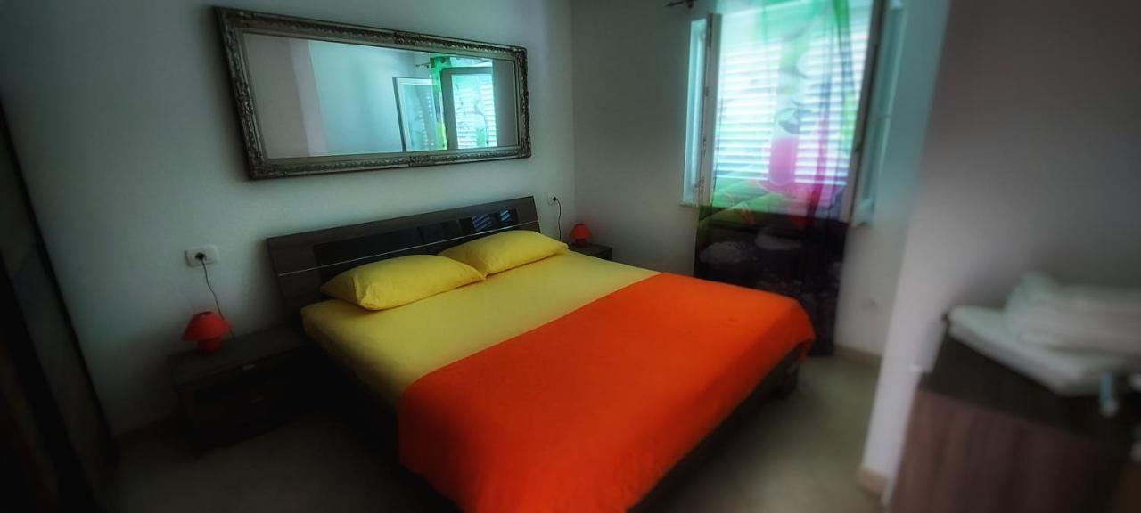 Apartmani Tomislav คิร์ก ภายนอก รูปภาพ