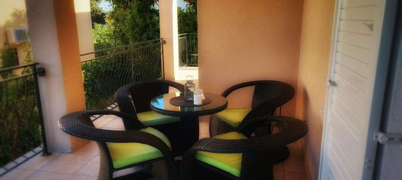 Apartmani Tomislav คิร์ก ภายนอก รูปภาพ