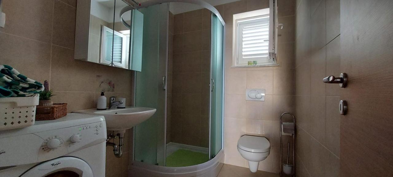 Apartmani Tomislav คิร์ก ภายนอก รูปภาพ